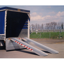 RAMPA CON BORDO 135 “Q“ CM 250 KG 5000